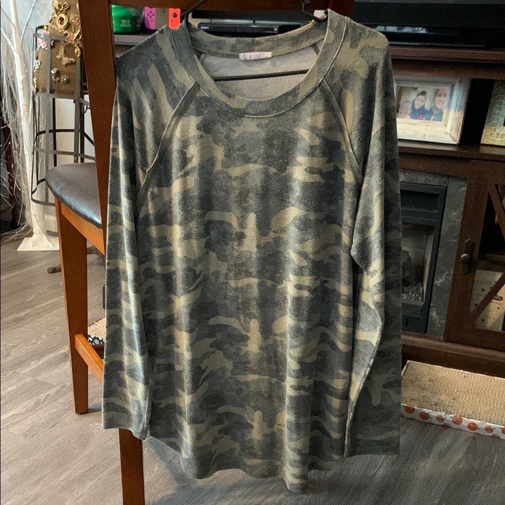 First Love Camouflage Long Sleeve Shirt Size extra Large